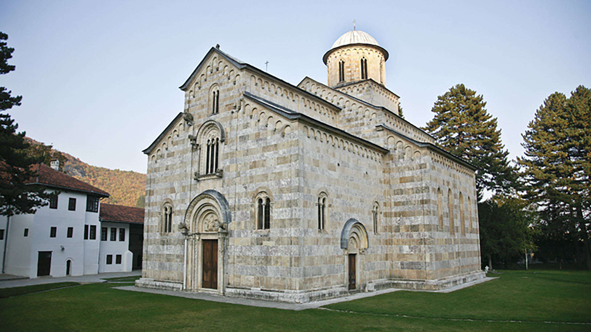 Is the Dečani Monastery really endangered?