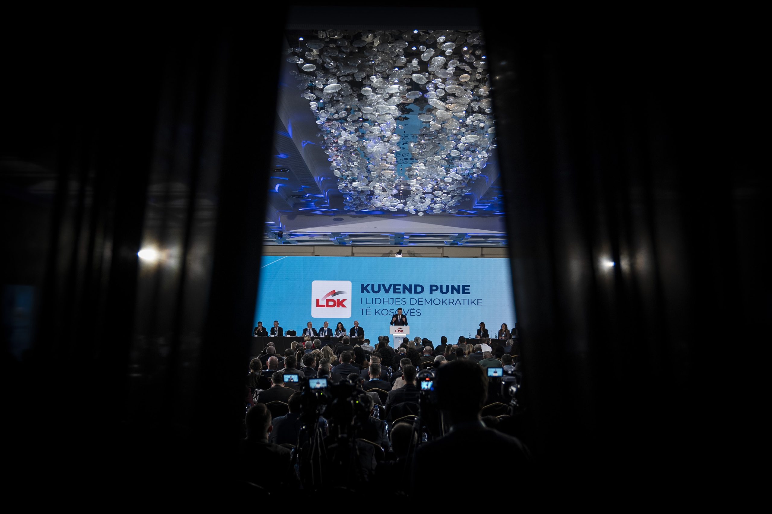 LDK mes krizës dhe tranzicionit