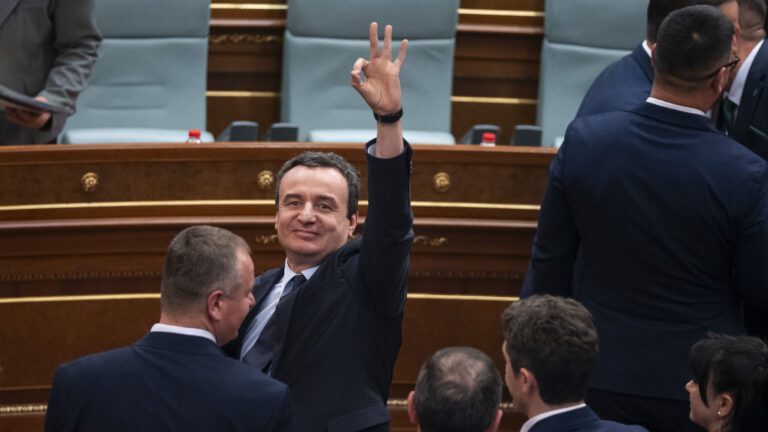 Një vit ngërç, zhbllokohet brenda minutash