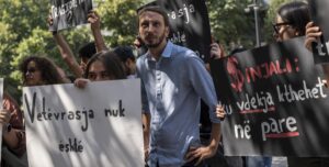 Pse, si gazetare, protestova kundër një mediumi?